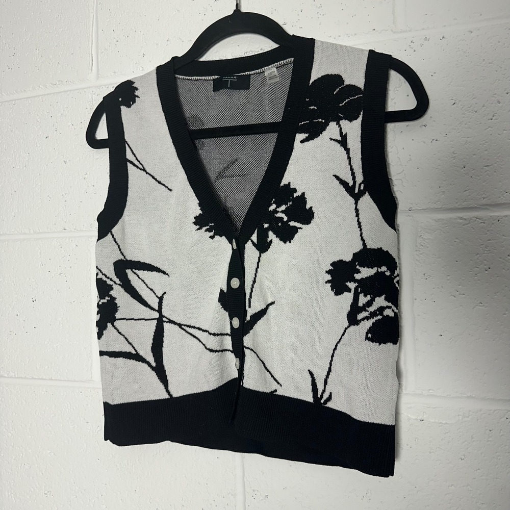 Tahari T Womens XS Black White Floral Jacquard V-Neck Button Front Sweater Vest